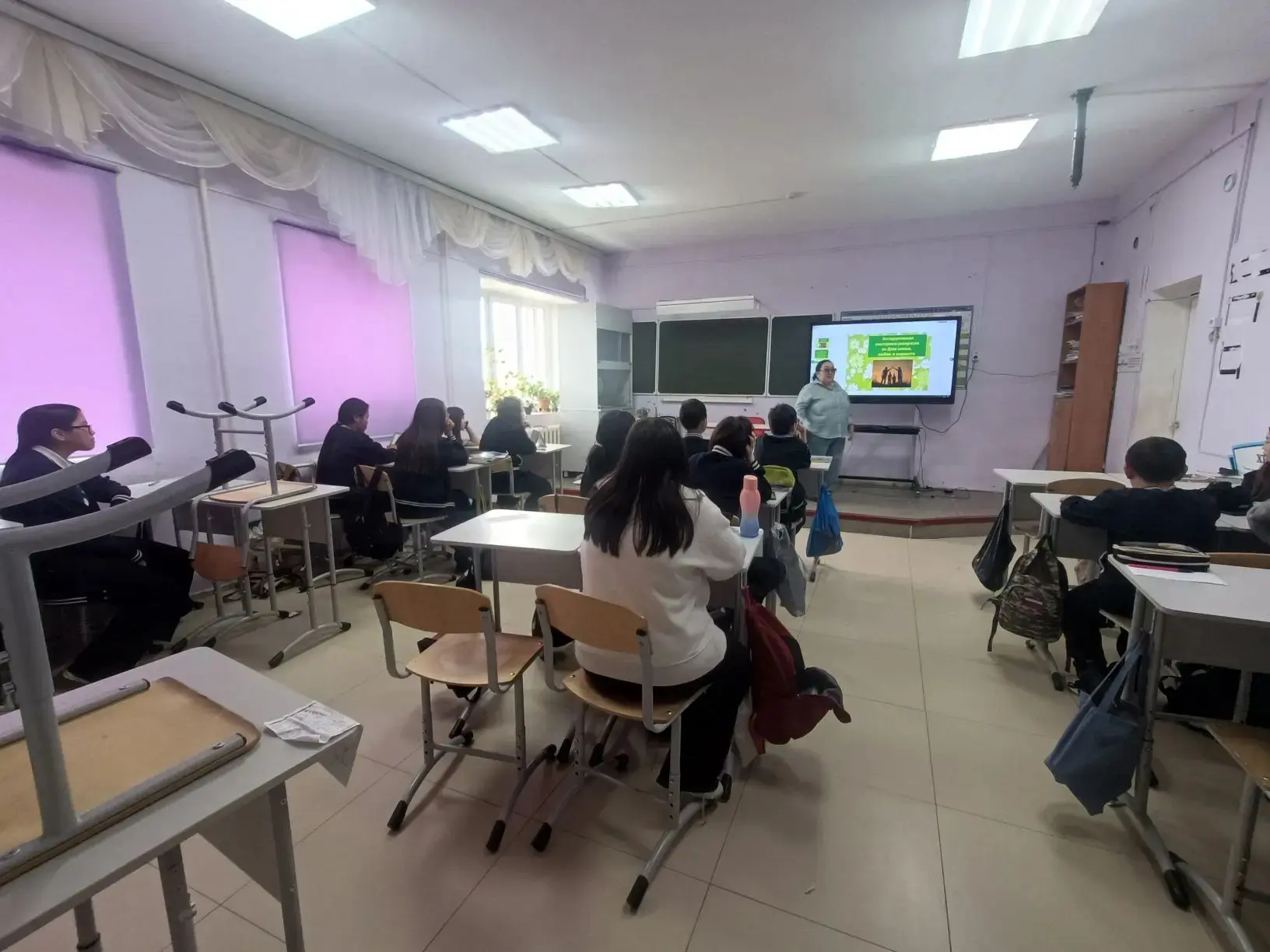 С Международным днем семьи  в 7х классах учитель "Семьеведения" Карадчина Мария Романов...