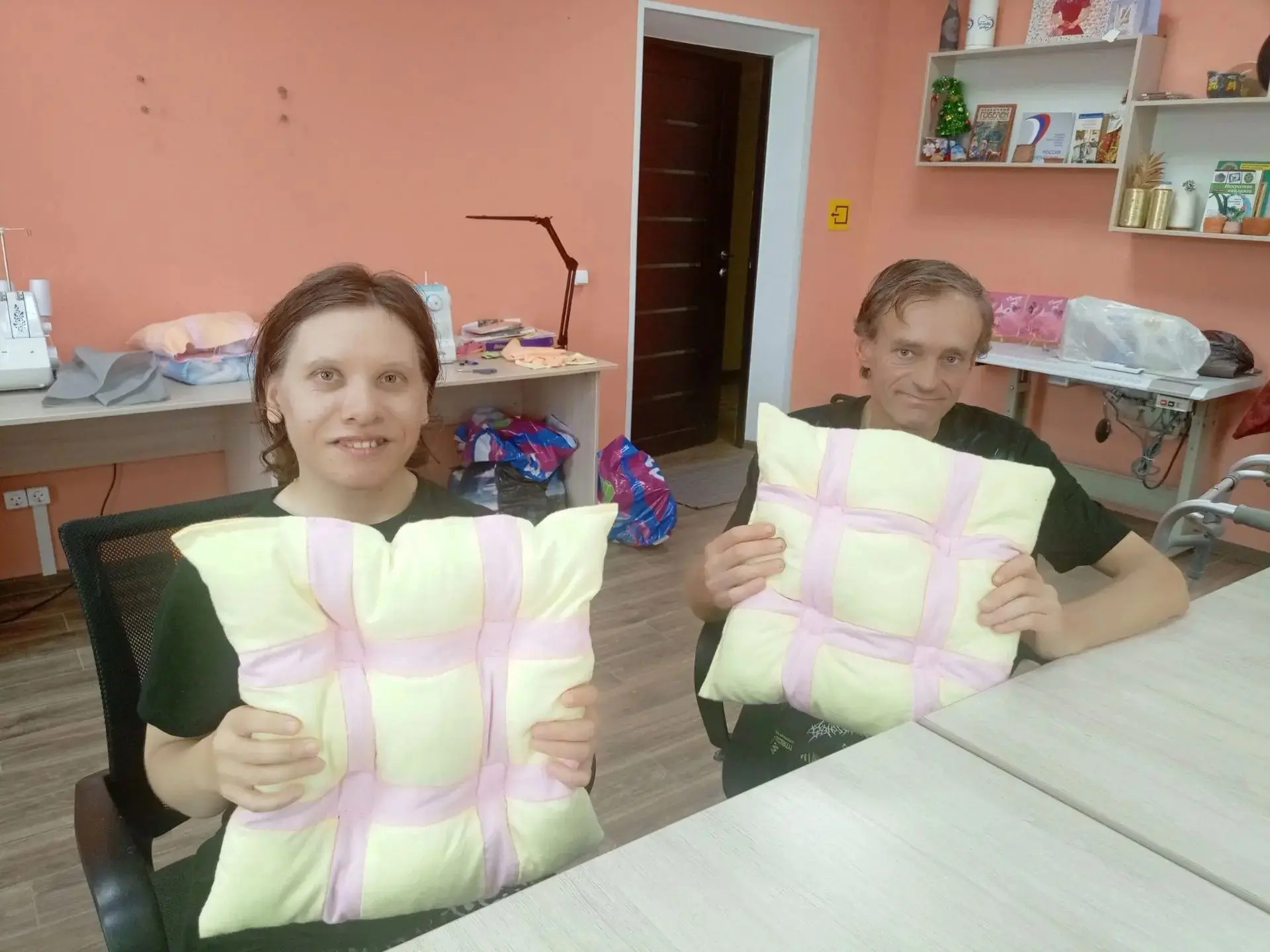 Открываем двери в мир творчества и позитивного общения! 🚪✨🤗Мир открыт для общения и н...