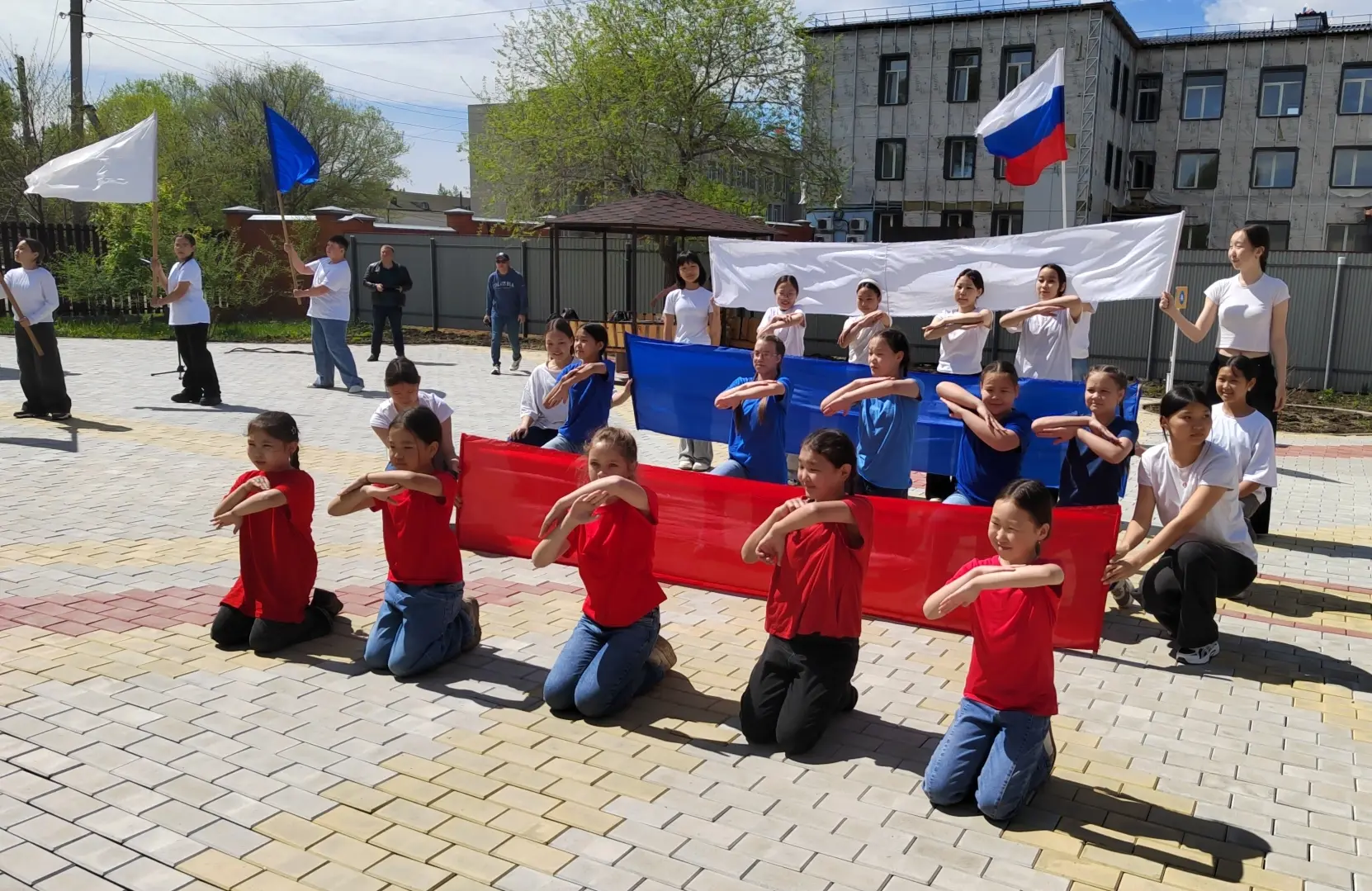 Уважаемые жители Усть-Ордынского Бурятского округа! 

Поздравляю вас с главным государственным празд