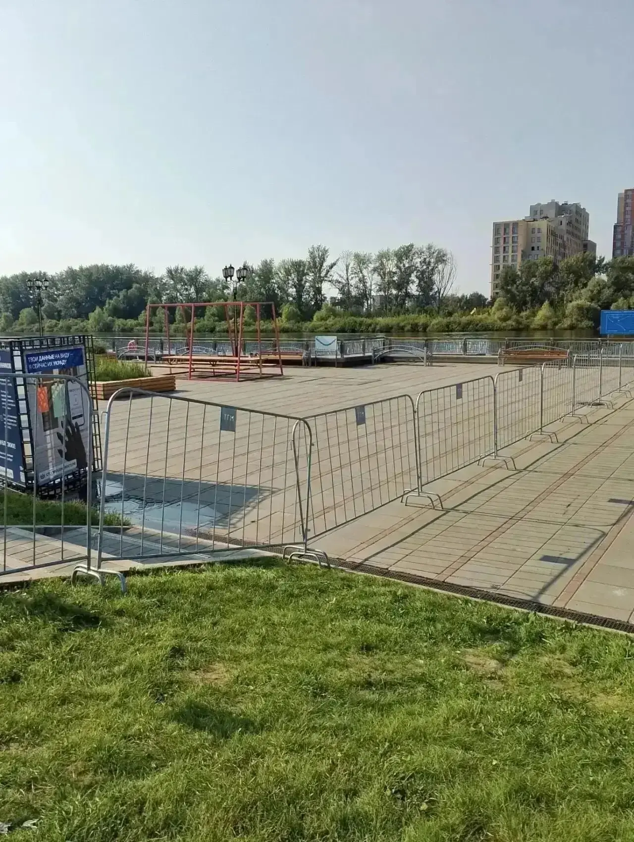 На тюменской набережной стало меньше места для прогулок: из-за паводка закрыт 2 ярус

Ограничение де