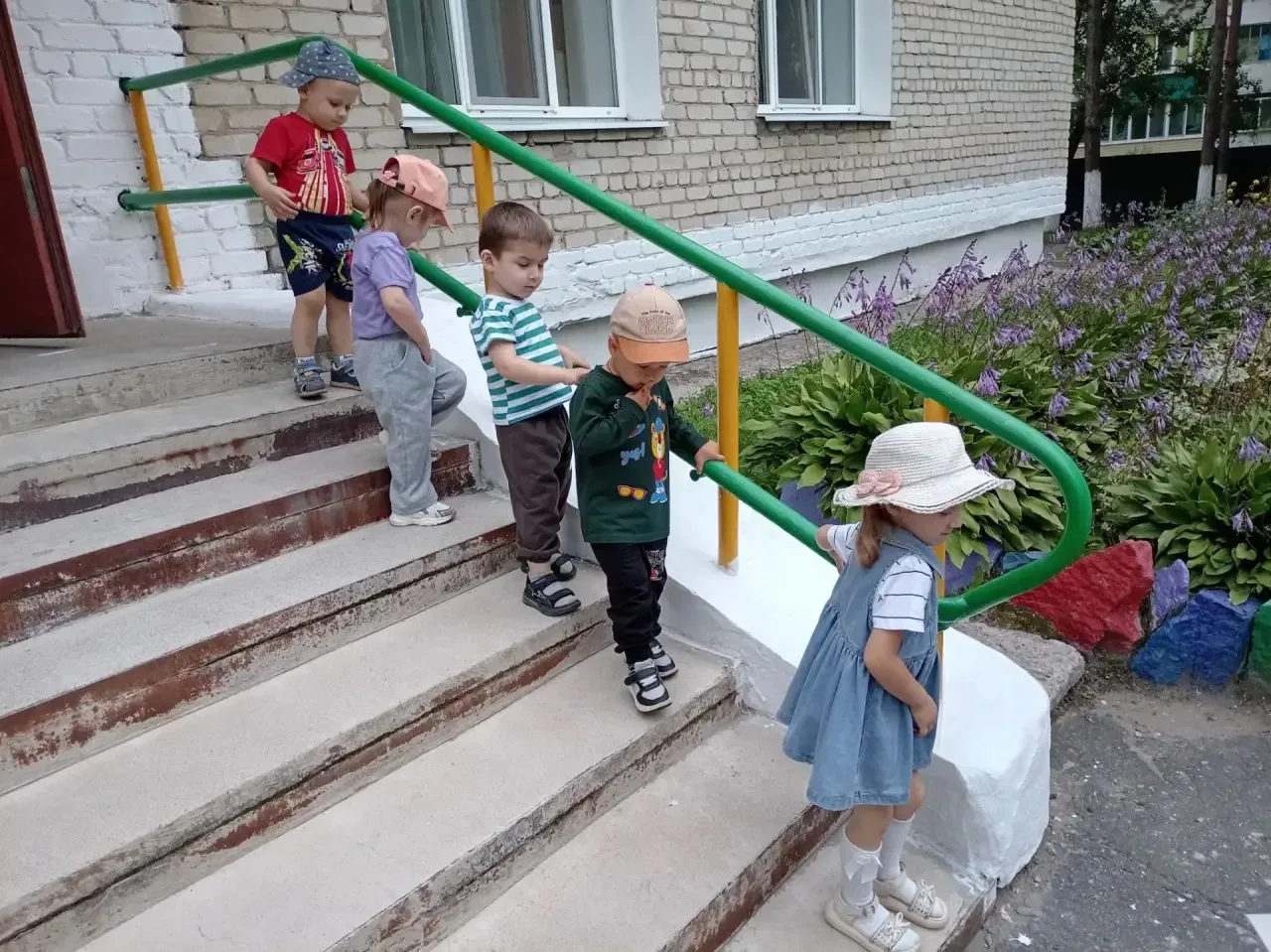 МДОБУ Новобурейский д/с "Искорка" отделение ул. Трудовая, 65.