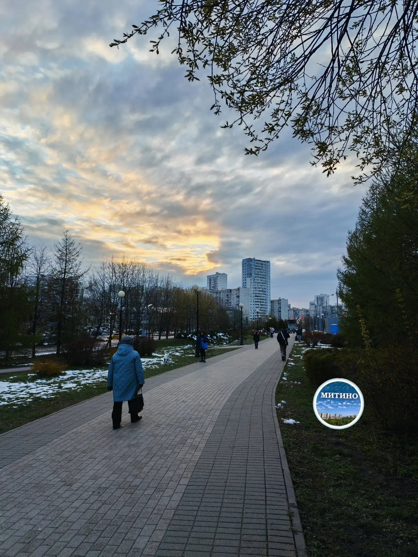 ❗️5 часов осталось до закрытия метро в Митино 😉. Потом только 9 мая откроется.  А пока любуемся чуде