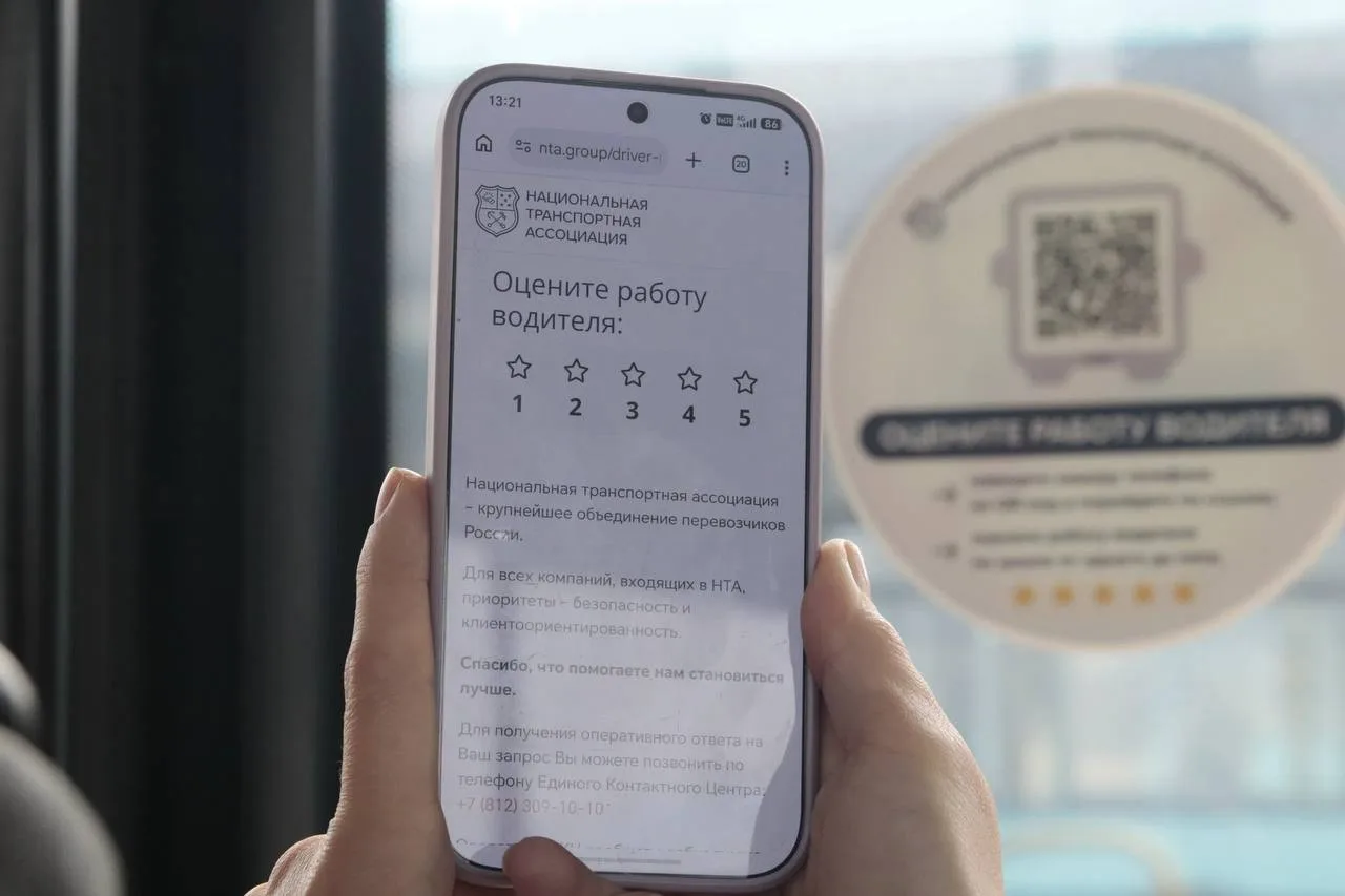 В автобусах Кировского района появились QR-коды для оценки работы водителей