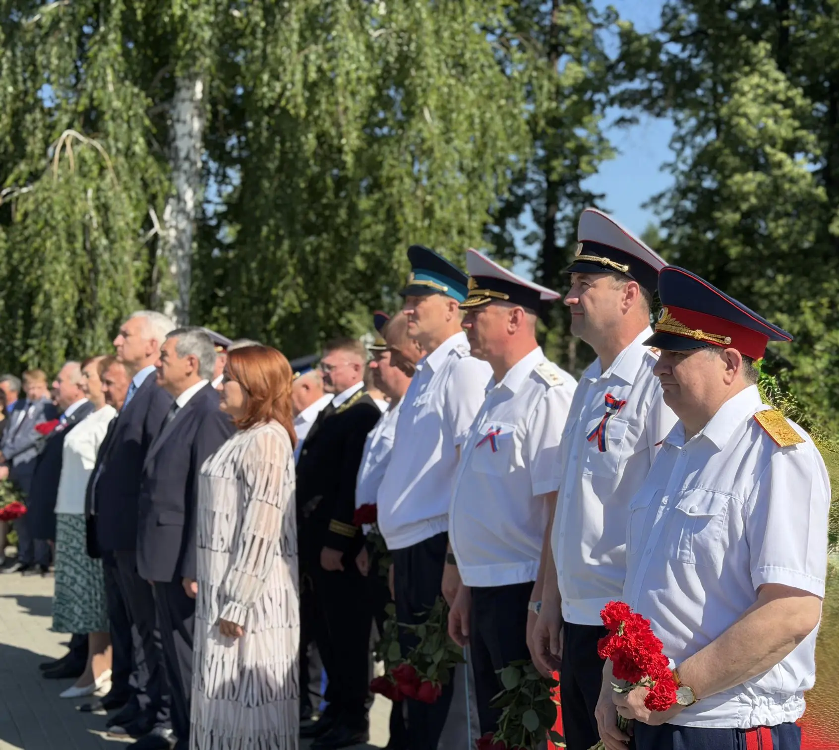 🇷🇺 В День России руководитель следственного управления СК России по Алтайскому краю возложил цветы