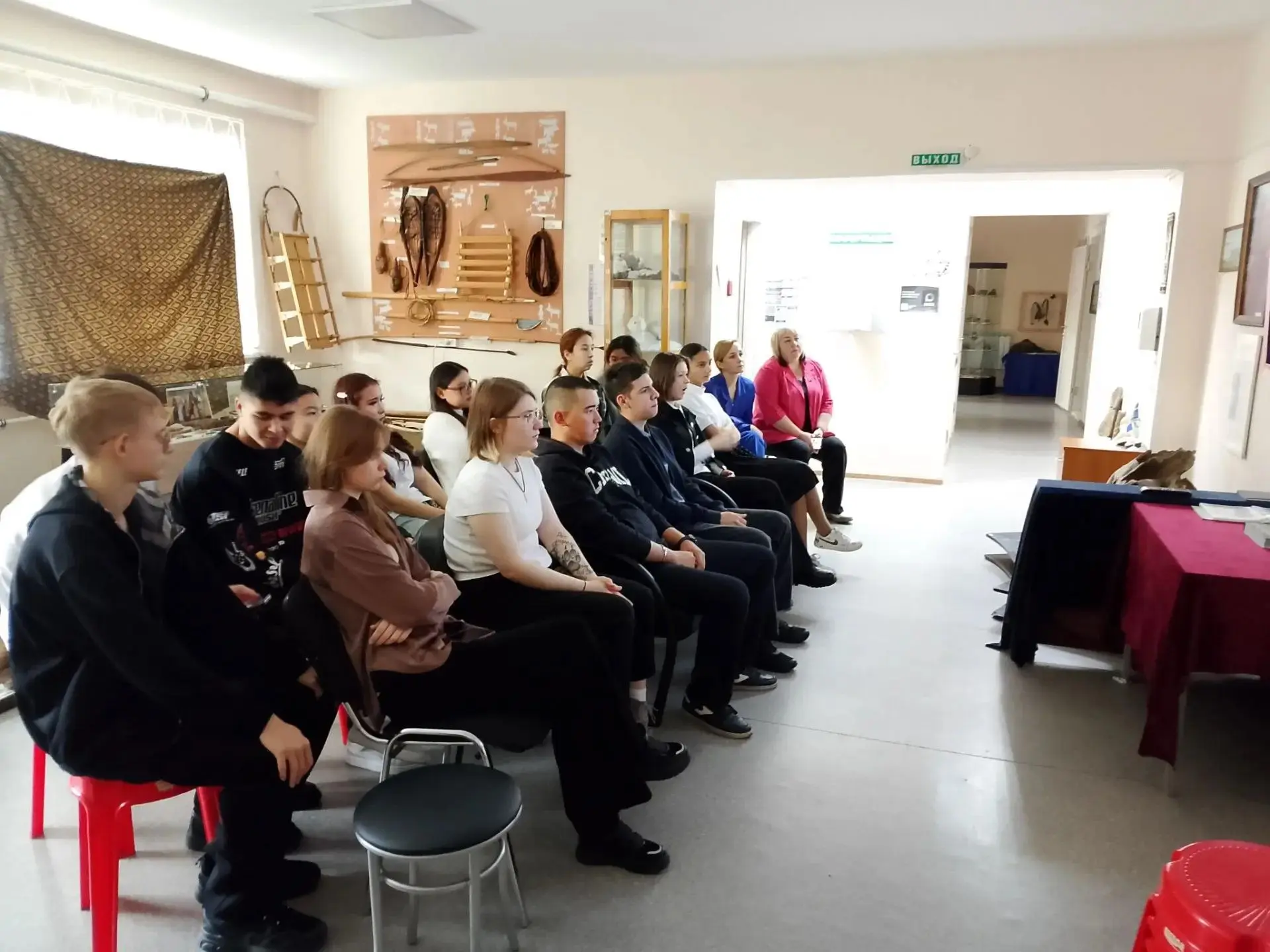 🏛В музее с. Лаврентия прошла встреча с учащимися старших классов Центра образования, п...