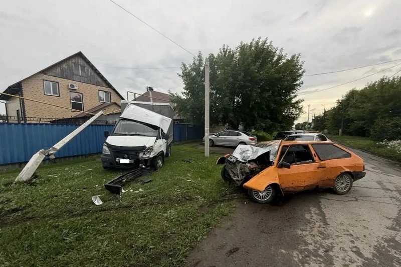 В Шадринске подросток на автомобиле врезался в столб и припаркованную Газель

14-летний водитель взя
