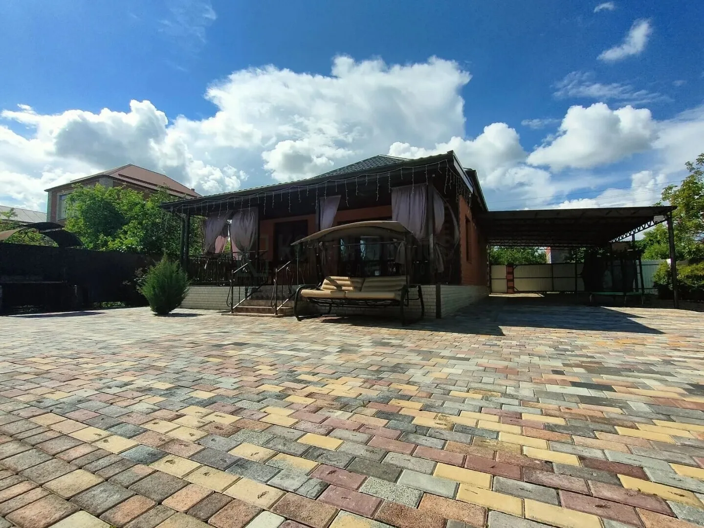 📍Ваш уголок релакса: дом, где есть бассейн и всё для барбекю

🏡Дом 69,2 м2 (кухня- столовая, 2 изо