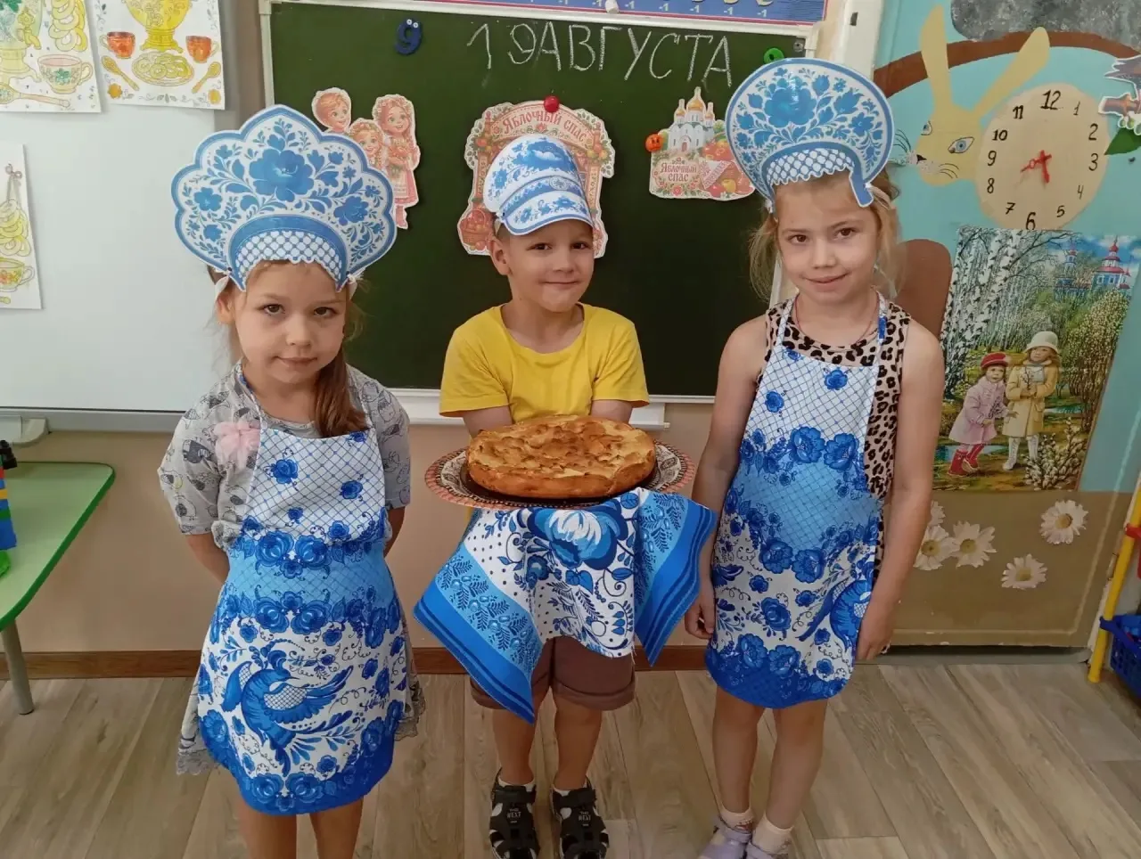 🍎В старшей группе «Пчёлки» с теплом и радостью отметили Яблочный Спас 🍏 - и устроили ...