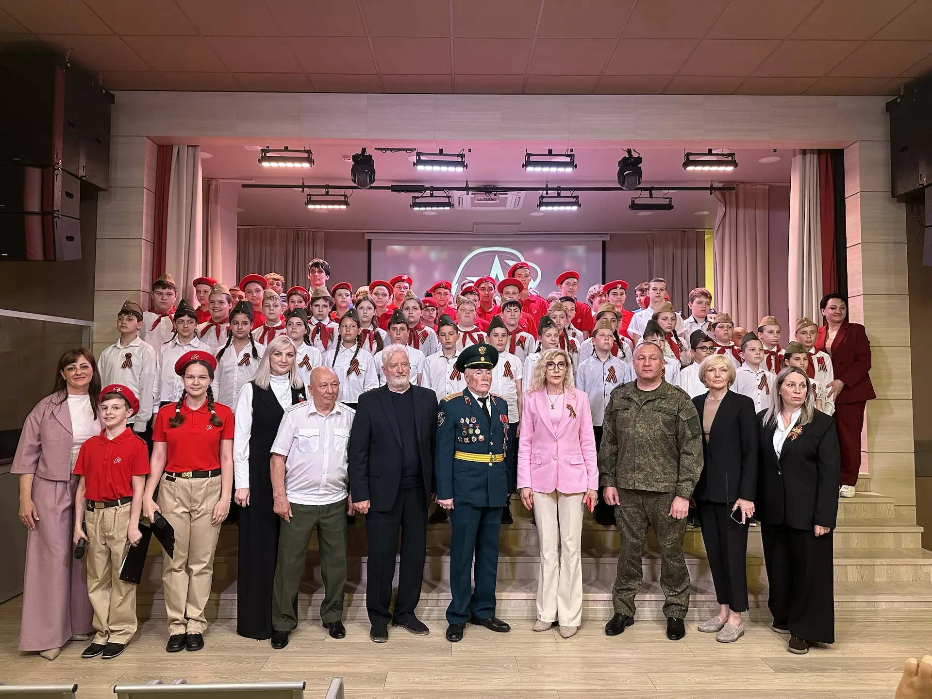 💥Сегодня наша школа №38 стала центром притяжения для будущих защитников Отечества!  🦅В торжественной