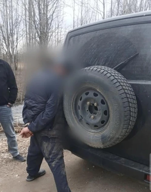 Вытегор пытался спрятать 2 кг синтетики в лесу, но не вышло  Оперативники получили наводку на 48-лет