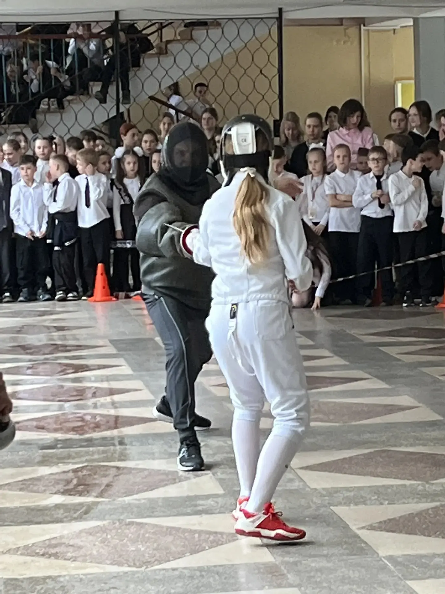 🤺 Школьники приобщились к миру элегантности и стратегии на мастер-классе по фехтованию!  Мероприятие