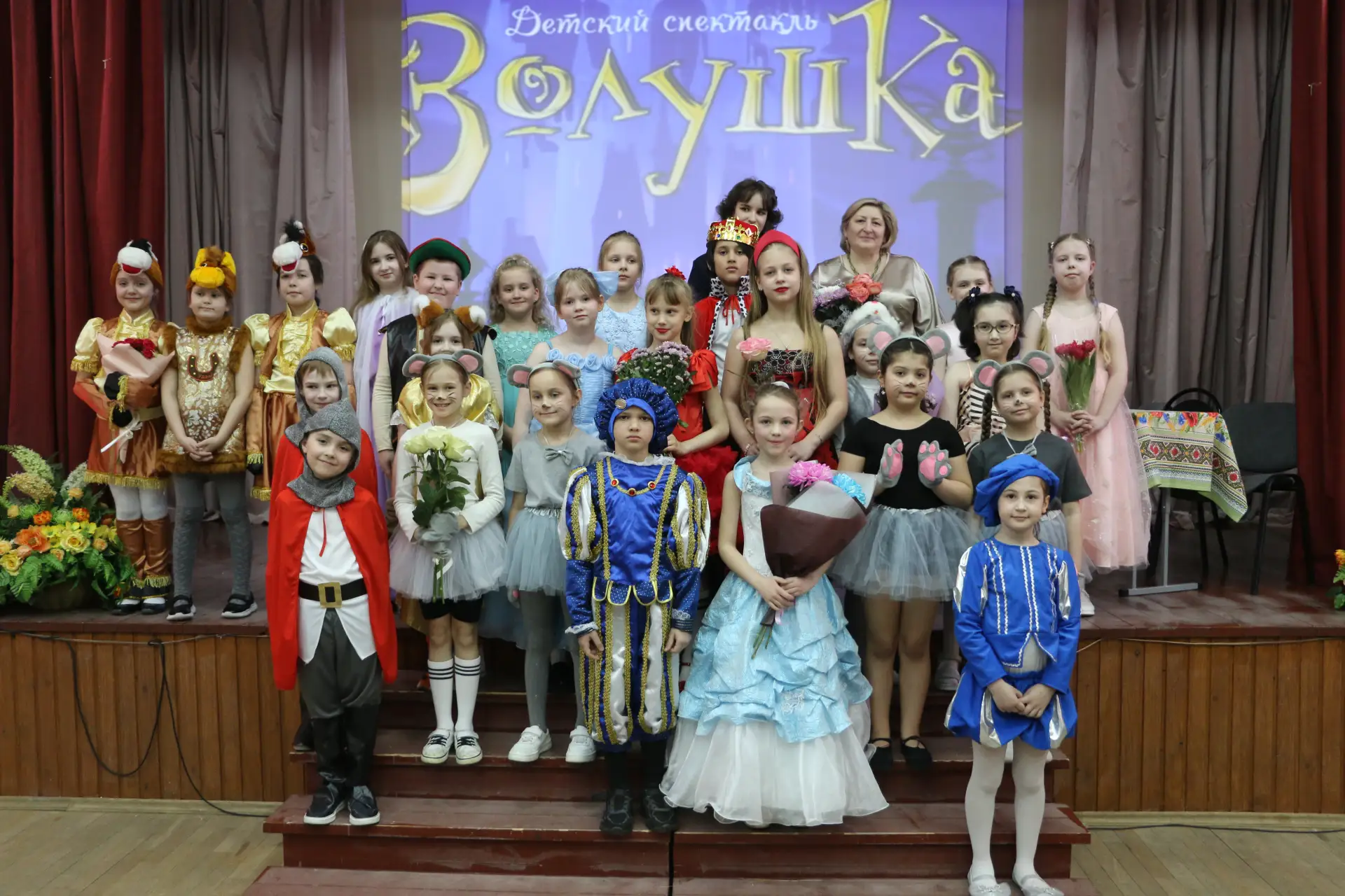 Театр, который развивает детей 🎭  В нашей школе состоялся показ спектакля театральной студии «Импров