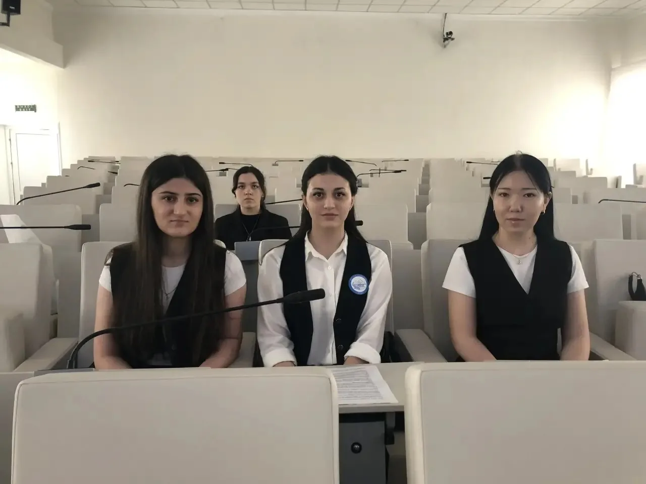 Ученицы 10 "А" класса школы "Созвездие" продемонстрировали высокий уровень подготовки и целеустремле