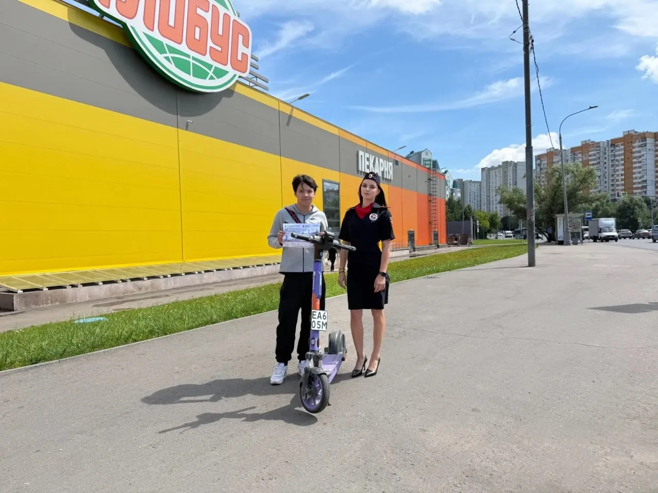 🛴 В парковых зонах Митино прошли профилактические рейды для пользователей СИМ

Полицейские напомнил