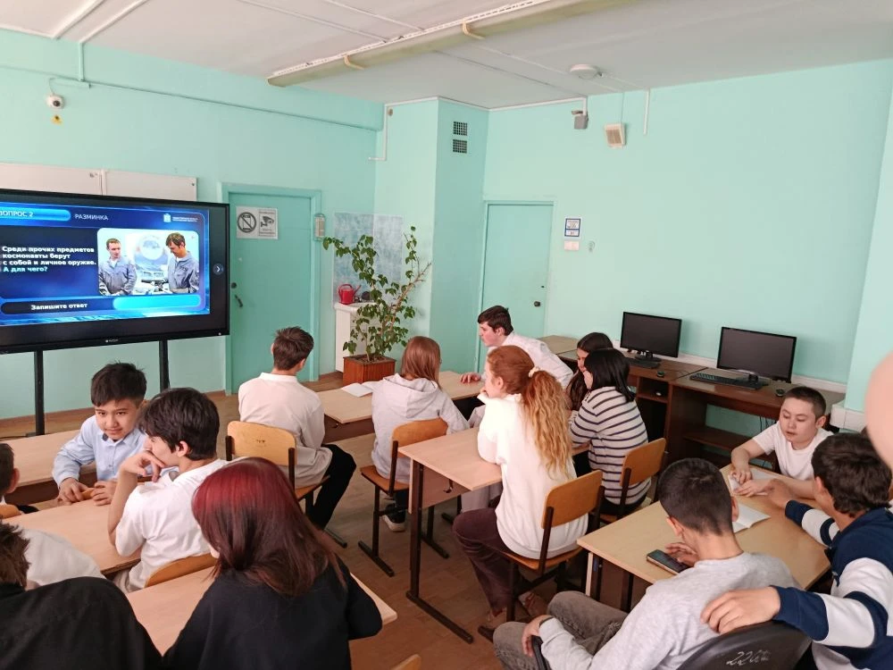 🚀 В 8 «Б» квиз ко Дню космонавтики: как это было!  В нашей школе прошёл настоящий интеллектуальный п