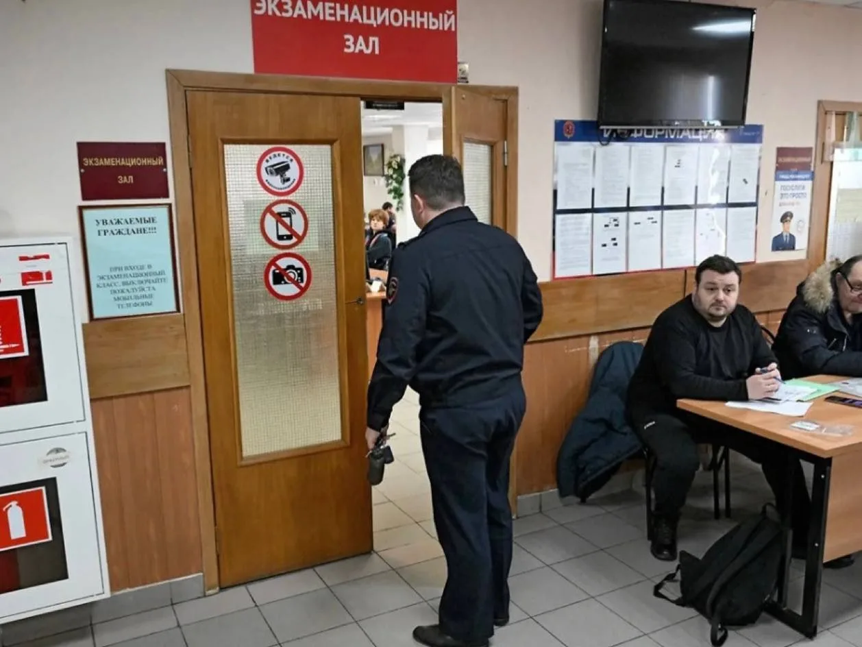 Экзамен в камерной обстановке: теорию на водительские права будут сдавать под усиленным...