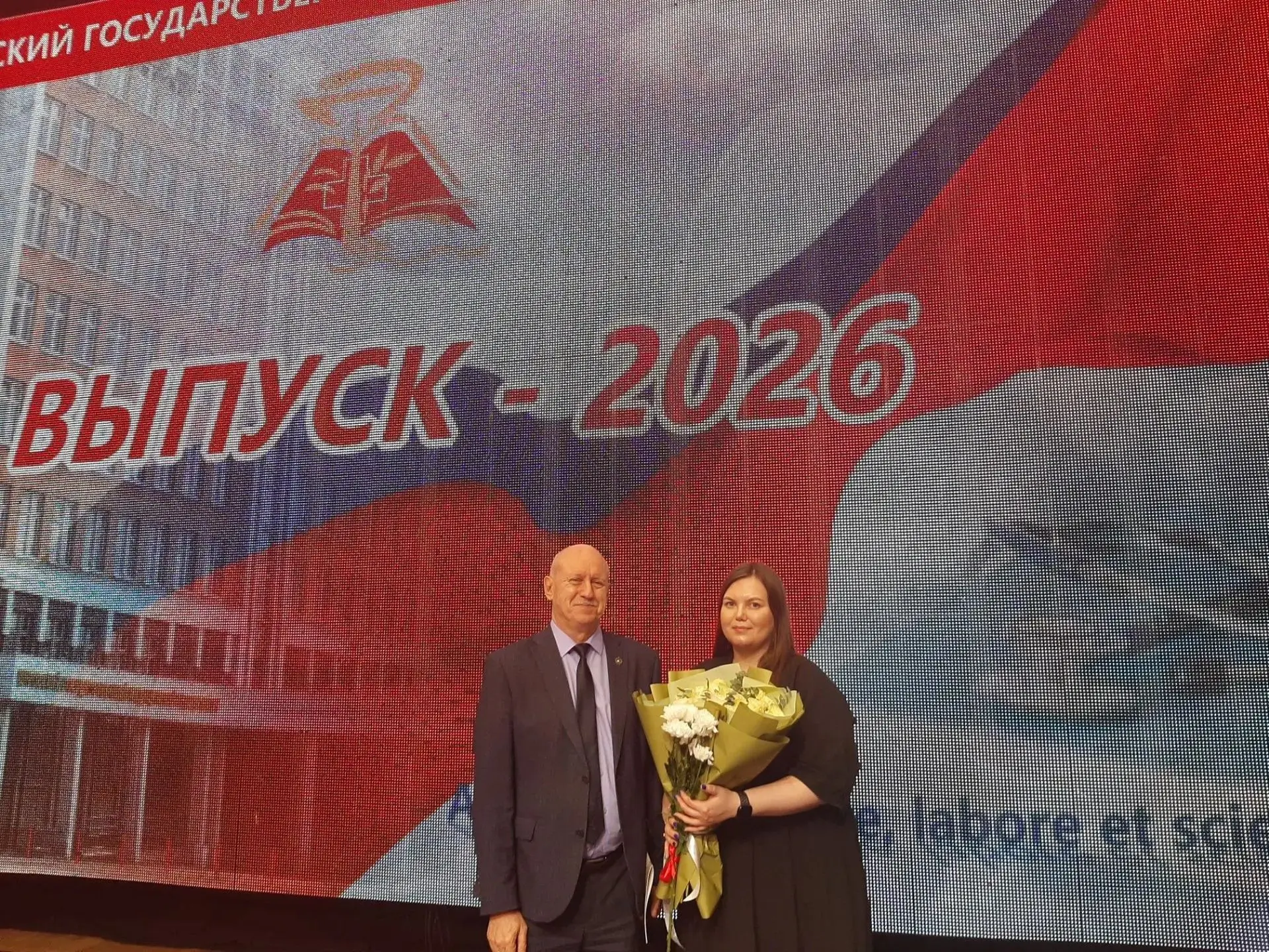 Победительница медицинской премии выступила на выпускном вечере Кировского ГМУ
 
Ярким событием торж
