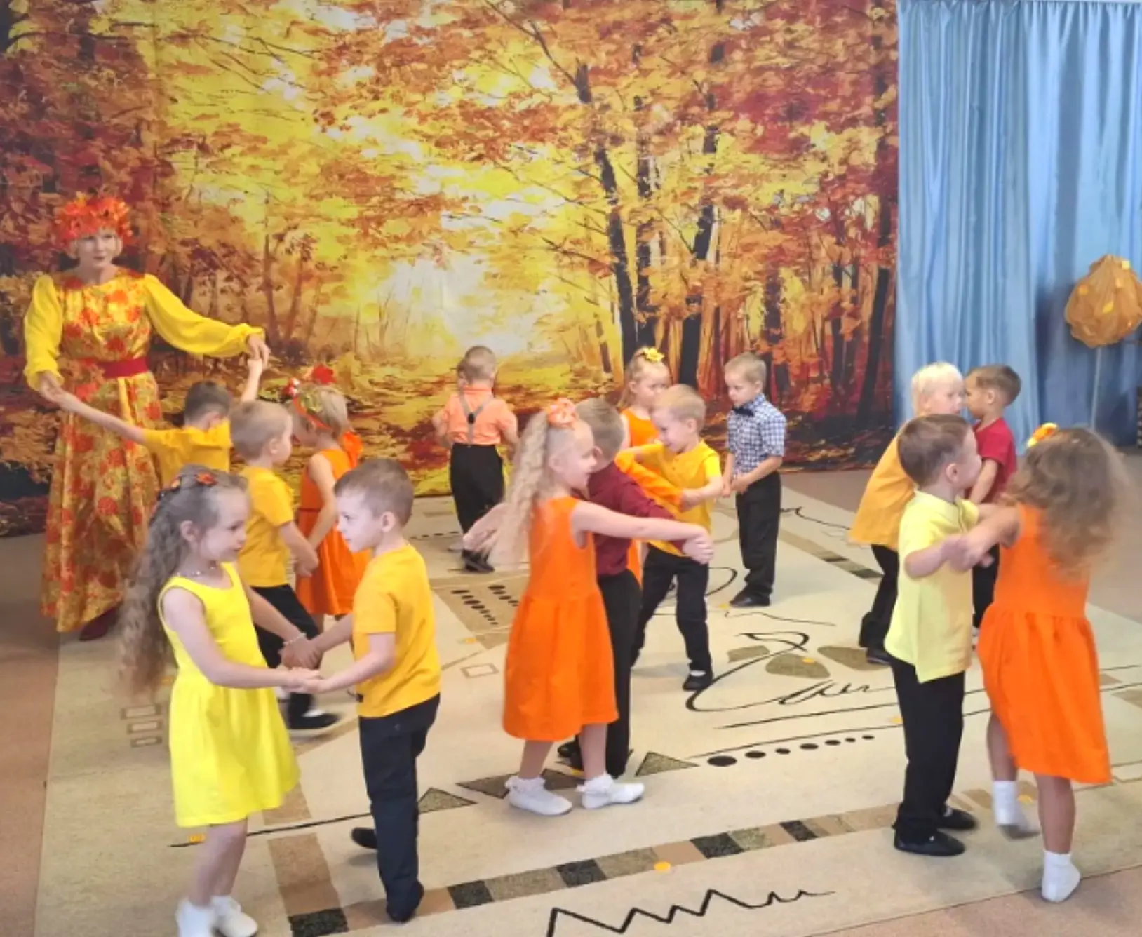 УТРЕННИК «ОСЕННЕЕ ЧУДО» В ГРУППЕ «ЗВЁЗДОЧКА».