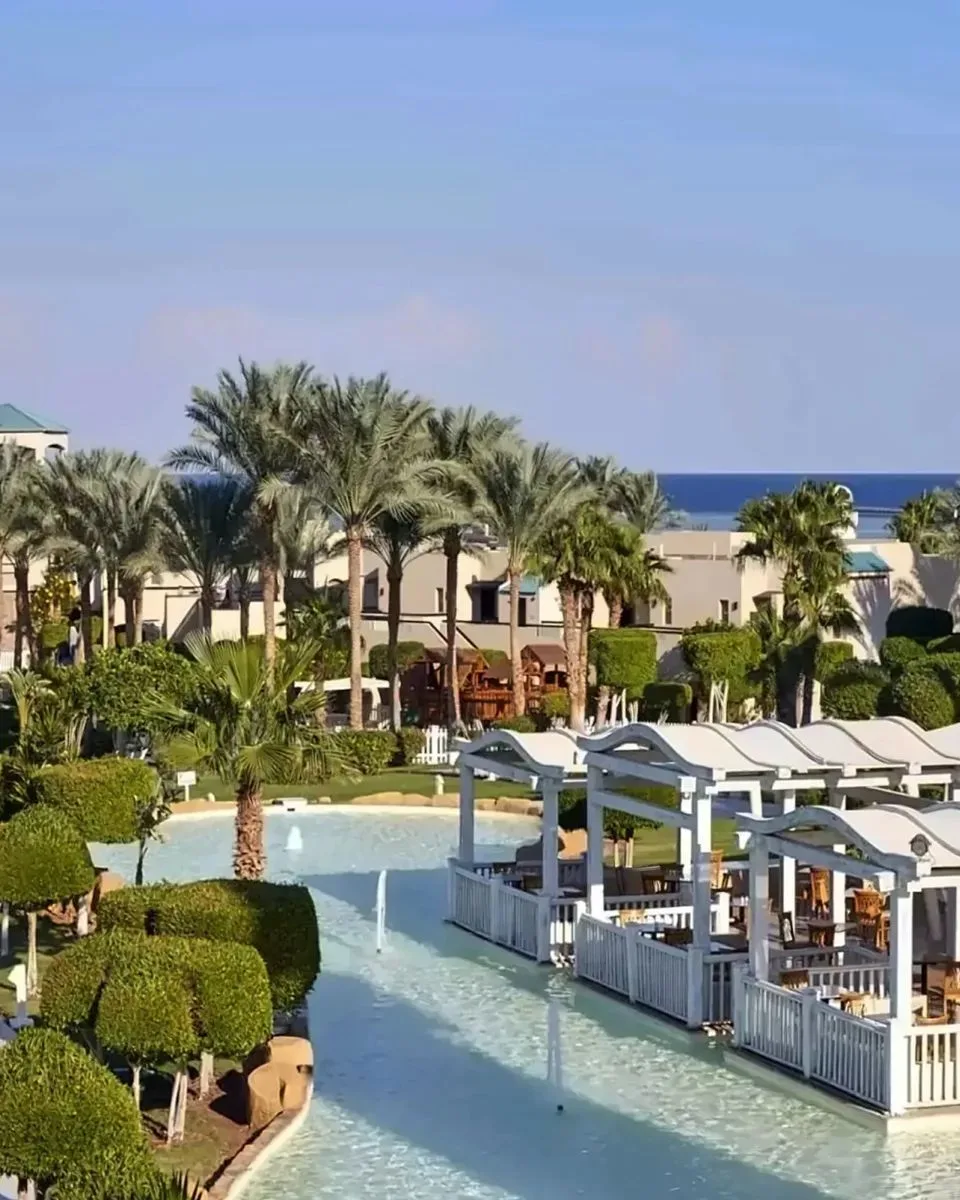 Coral Sea Holiday Resort 5* находится на первой линии в Шарм-Эль-Шейхе😍. У отеля огром...