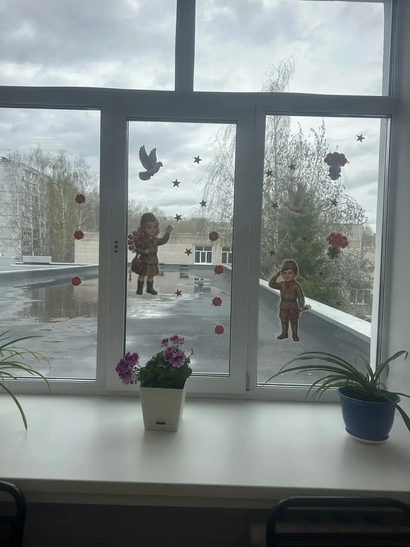 🕯️ Акция «Окна Победы»: наша школа уже участвует!  Дорогие ученики, родители и учителя!  В этом году