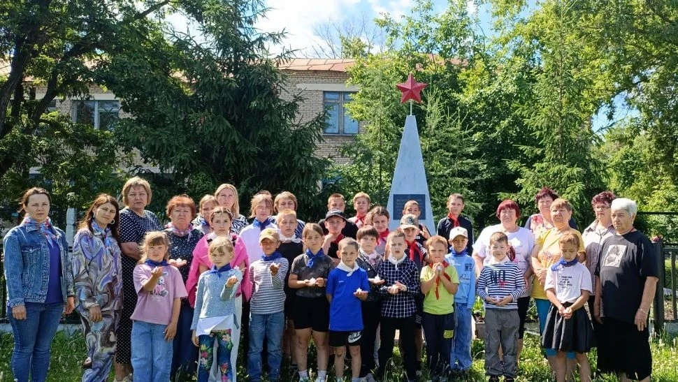 В преддверии Дня памяти и скорби наша школа почтила память героев Великой Отечественной войны. Учащи