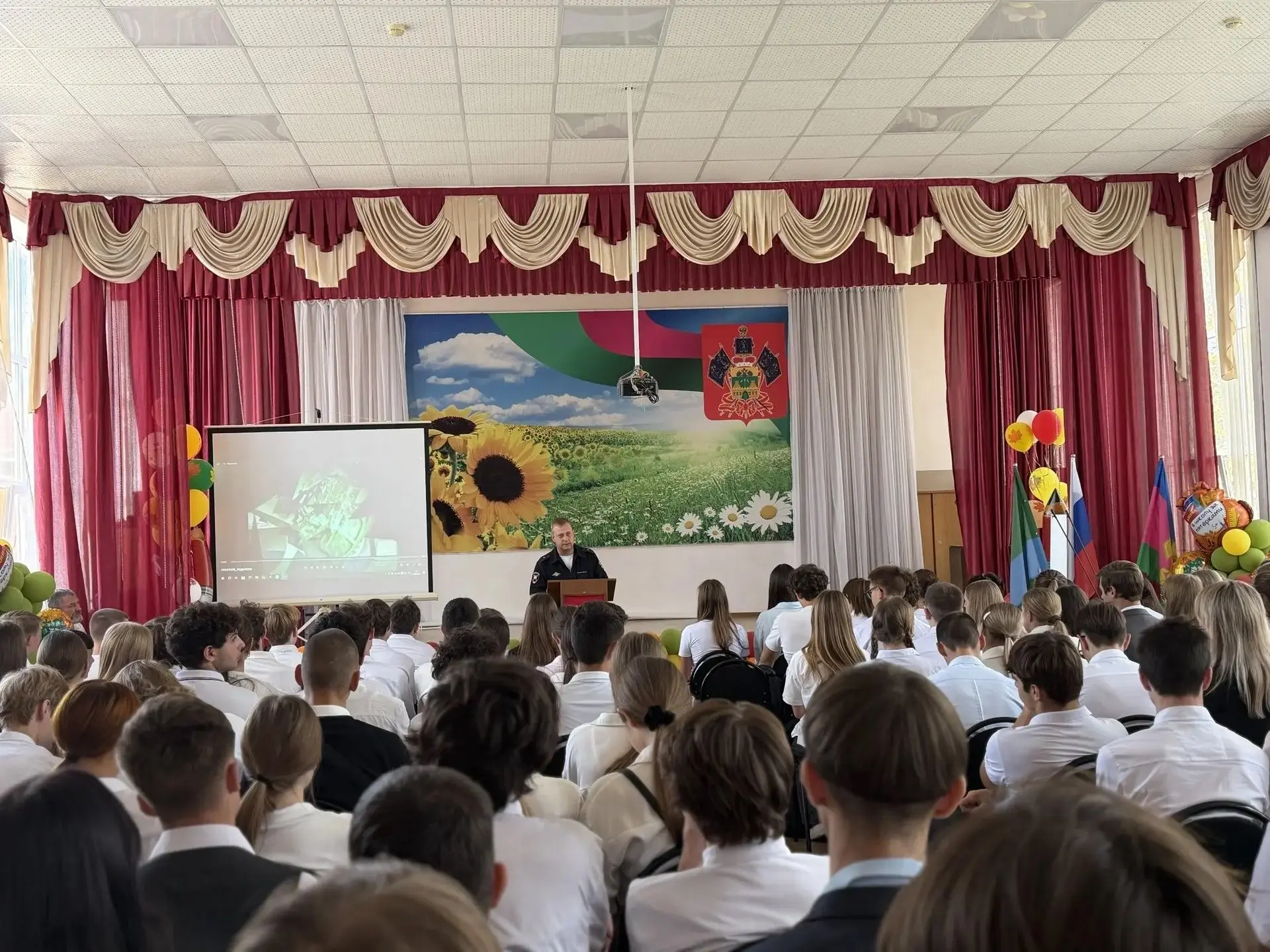 🚦 В Славянском районе автоинспекторы провели профилактическую беседу со старшеклассниками