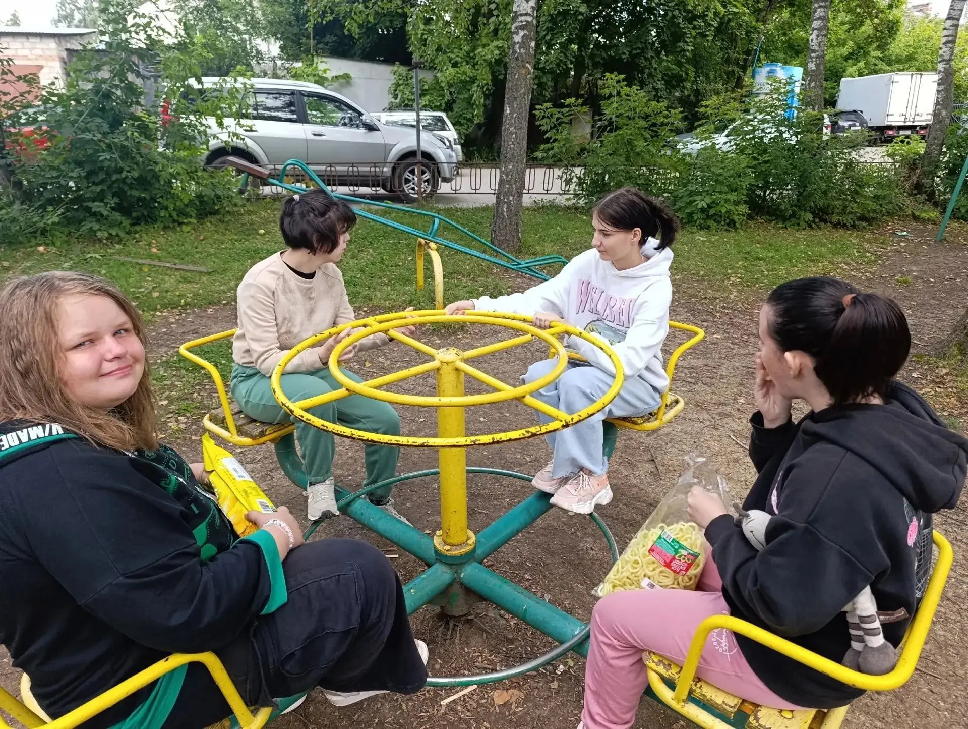 Лето — это время, когда даже обычная прогулка превращается в маленькое приключение.