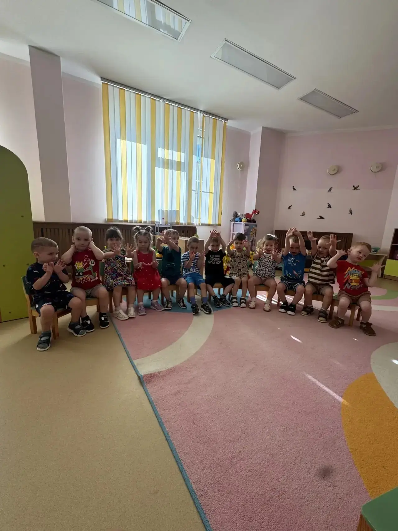 В группе «Колобок» прошёл праздник - День детских ладошек,который отмечается 4 ИЮНЯ.
Почитали стихи,