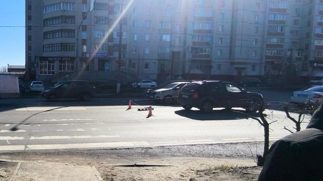 Девушка на электросамокате попала под колеса авто в Добром