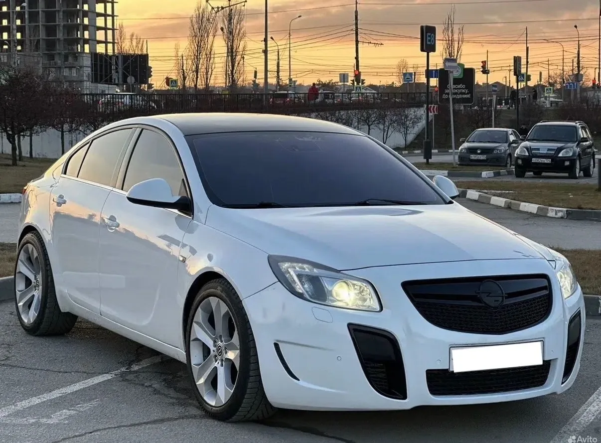 Opel Insignia OΡC 2.8 325 л.c. 
•Μотор: 2.8 турбо 325 cил бензин.
•Πривод: Πолный поcтоянный 
•КΠΠ: 