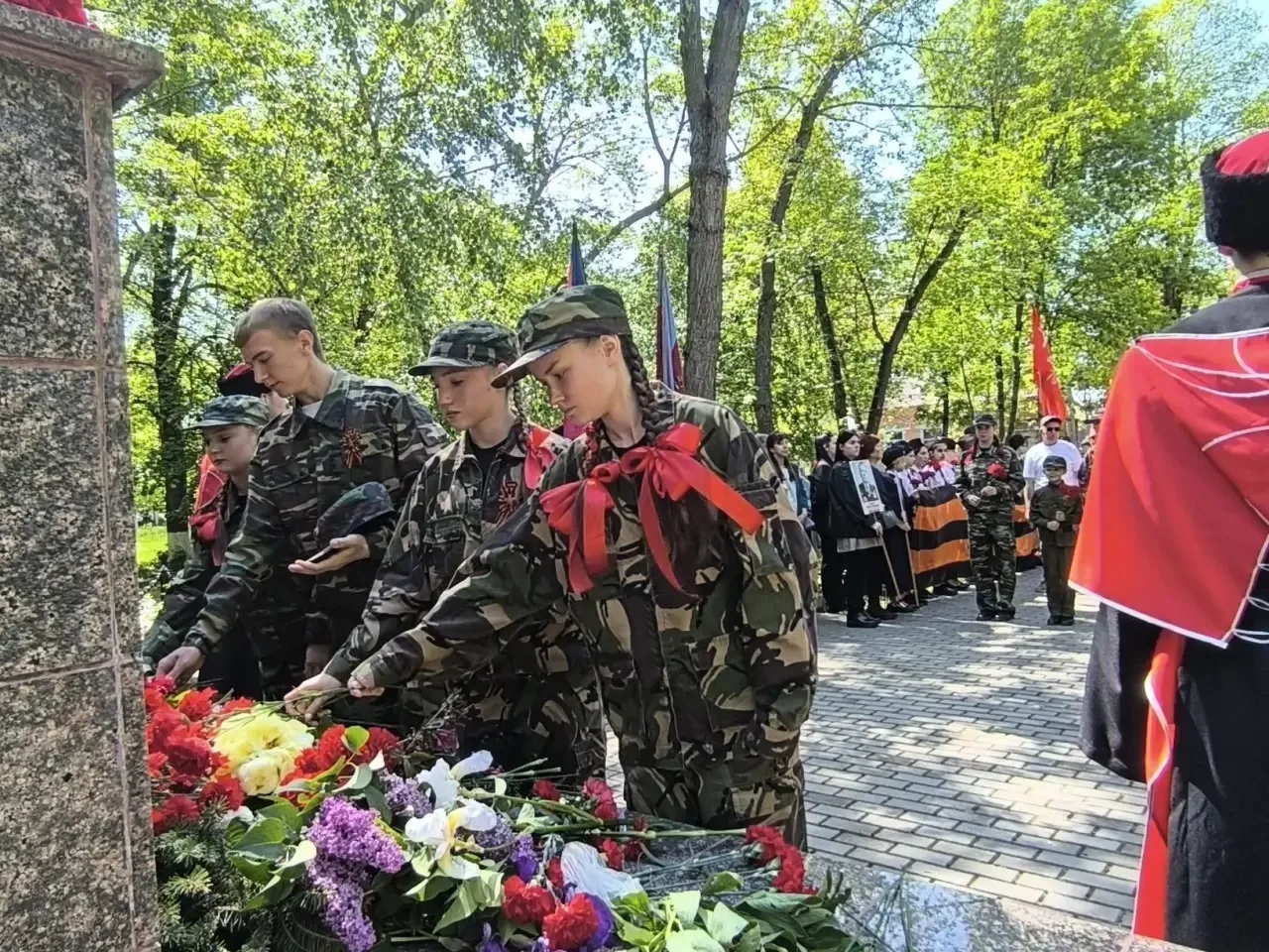🇷🇺 9 мая — День Великой Победы!  В этот священный день учителя и ученики, родители нашей школы приня