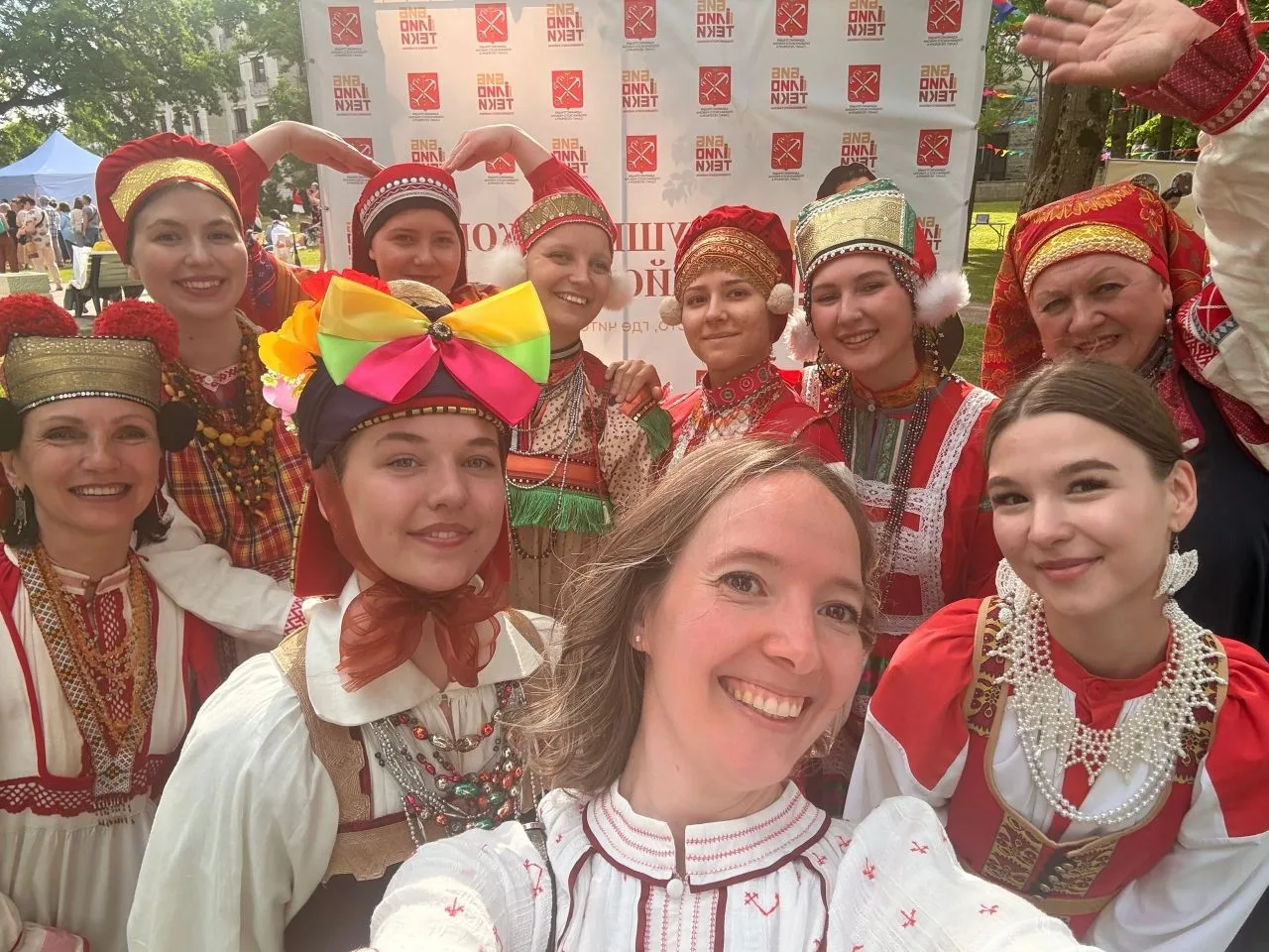 Наш преподаватель Анна Владимировна Севрюкова вместе со студентами и выпускницами УП Пушкинская пост
