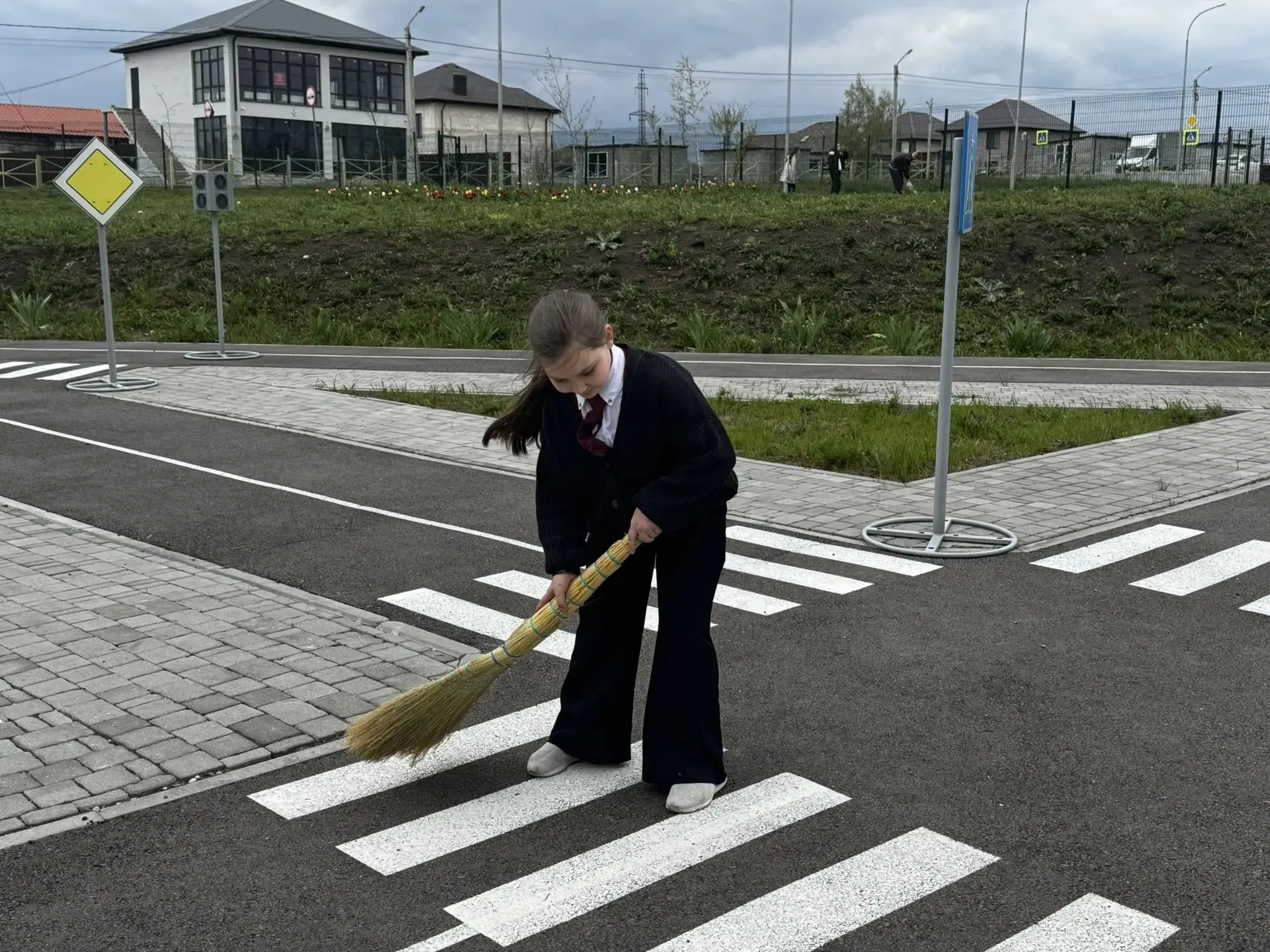 🏡 ОБЩЕШКОЛЬНЫЙ СУББОТНИК В РАМКАХ ВСЕРОССИЙСКОЙ АКЦИИ «МЫ ЗА ЧИСТОТУ»!  Сегодня в МБОУ СОШ №11 г. Ес