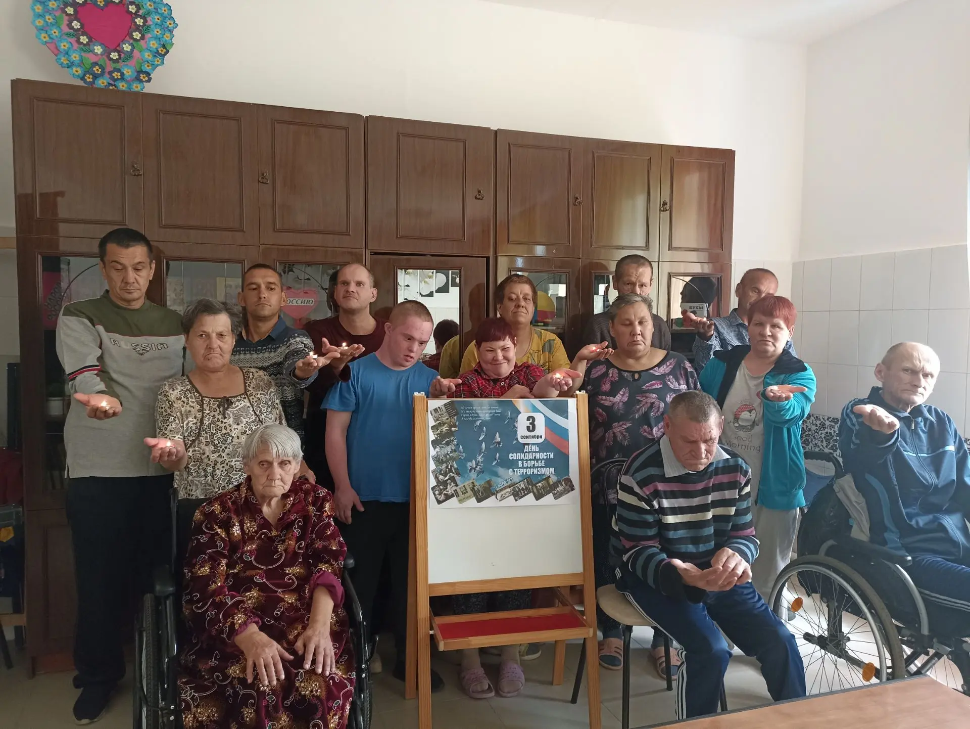 1 сентября 2004 года в городе Беслане  террористы захватили школу №1 во время торжестве...