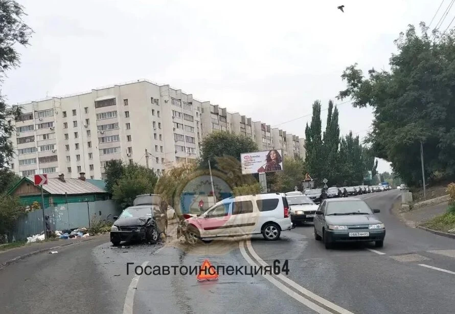 Сегодня в Саратове в ДТП пострадал водитель.