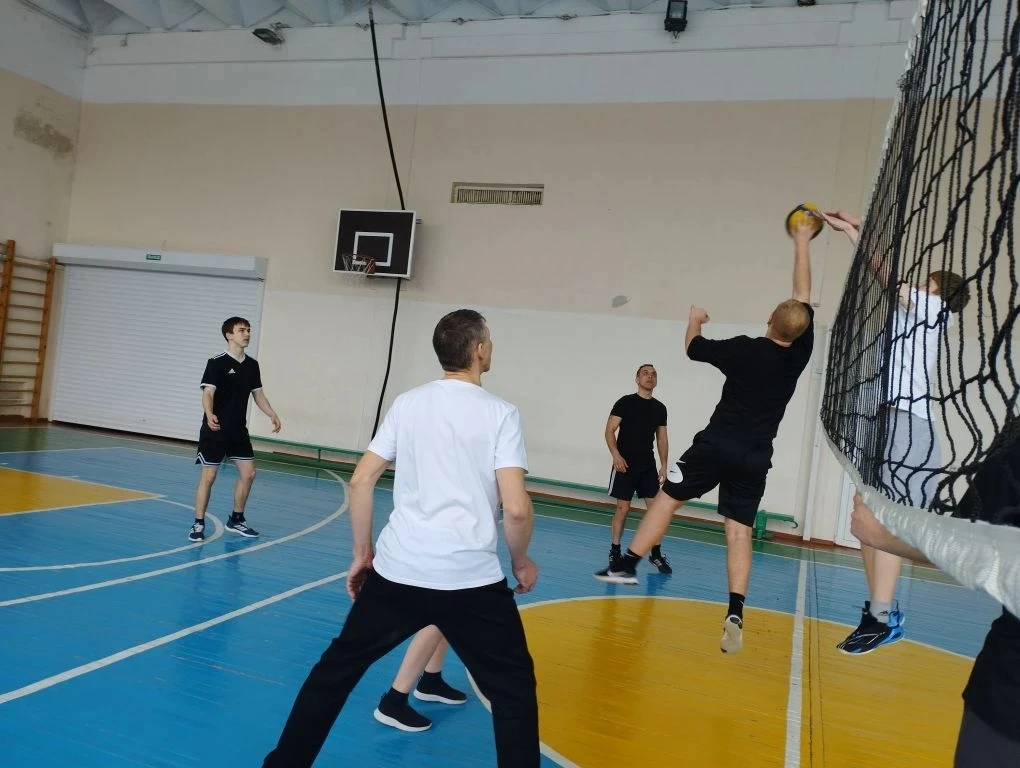 🏐✨ Сегодня в нашем спортивном зале было по-настоящему жарко!   В преддверии весенних каникул состоял