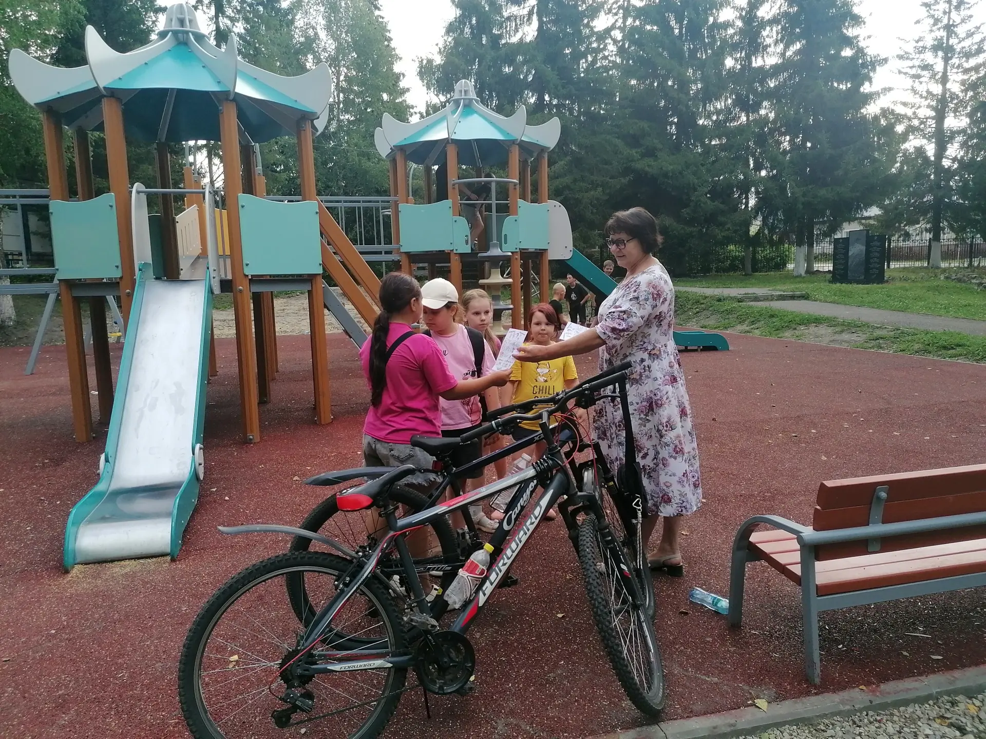 Каникулы - классные, когда безопасные На улицах города Городище прошла акция «Каникулы - классные, к