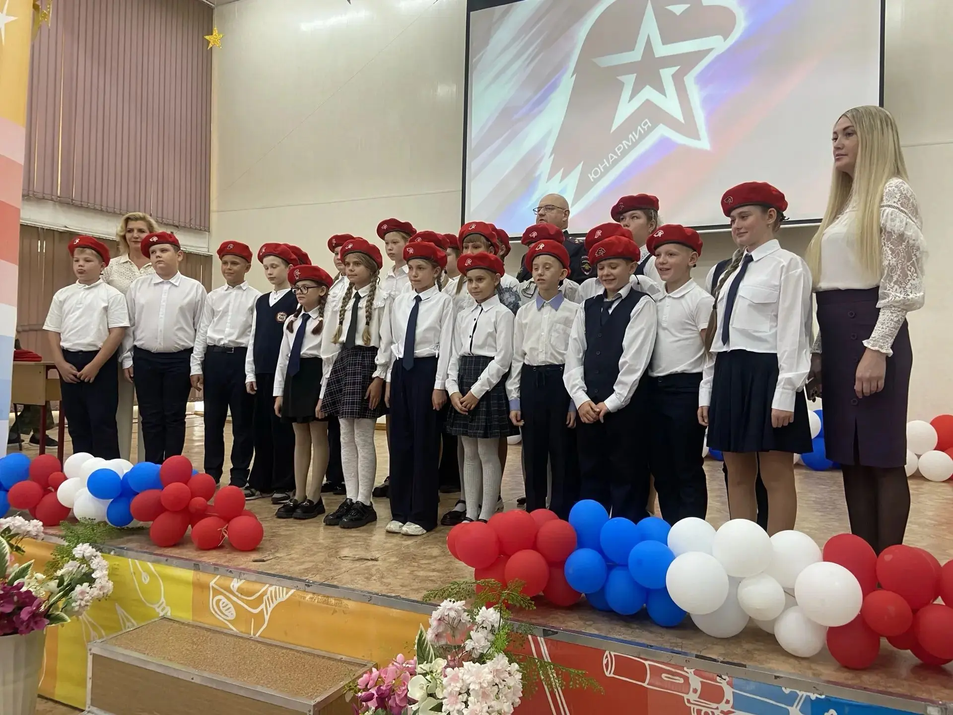 Сегодня в нашей школе состоялся торжественный приём в Юнармию