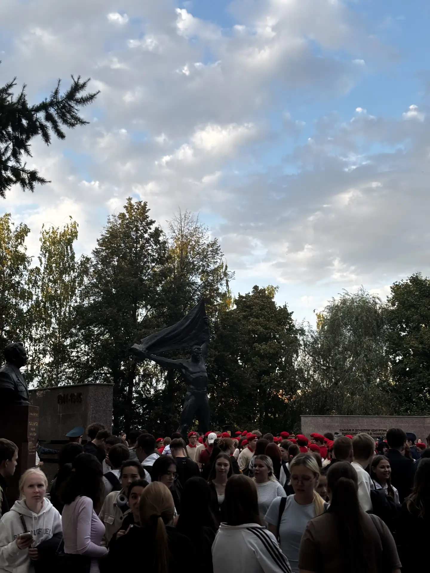 Сегодня, в День солидарности в борьбе с терроризмом и в День Победы над милитаристской ...