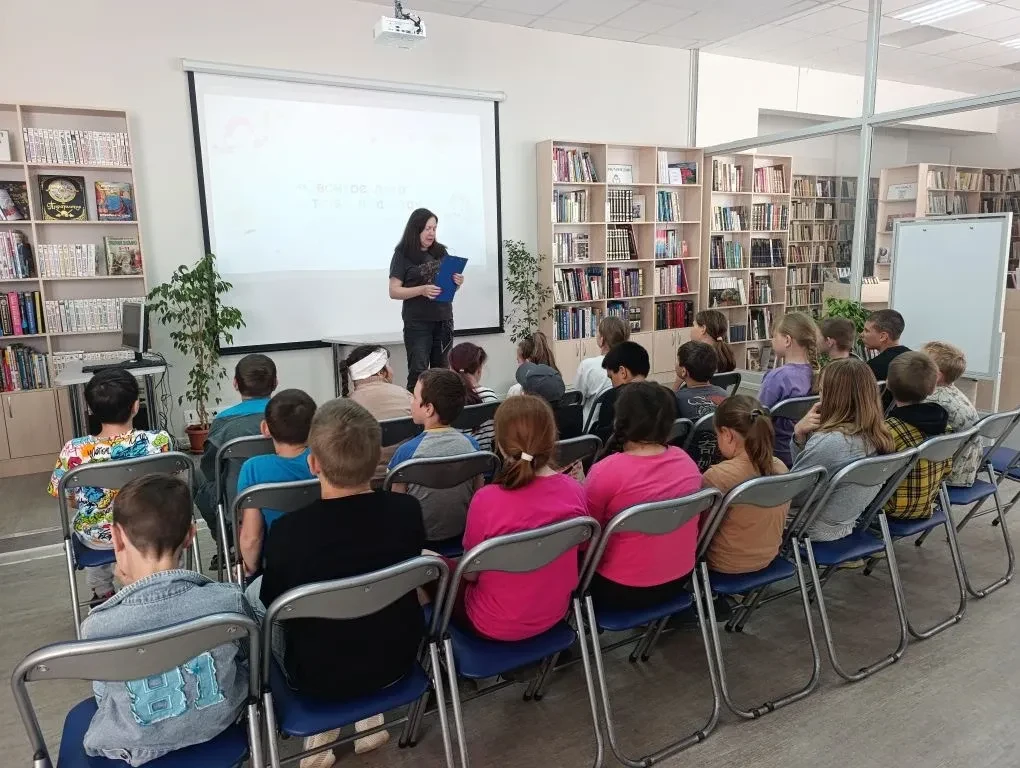 3 июня ребята пришкольного лагеря «Чайка» посетили Центральную городскую библиотеку име...