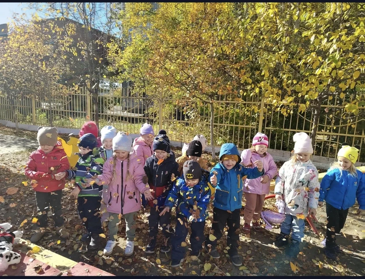 За что мы любим осень? За золотые дорожки в парке🍂, за уютные резиновые сапожки👢, за ...