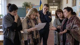 На Украине учителя уже жалуются на задержки и неполные выплаты зарплат