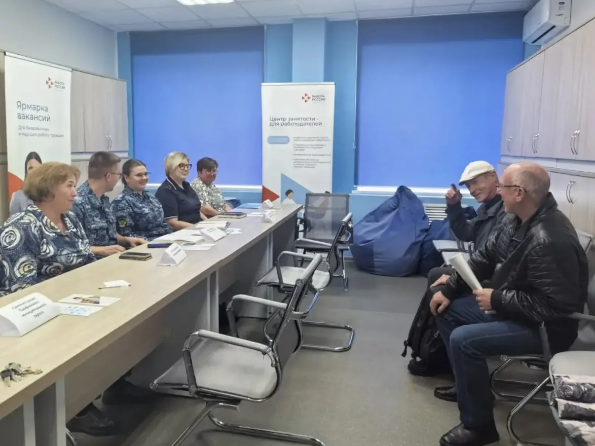 В Парфинском районе обсудили перспективы службы в УИС: ИК-9 приняла участие в «Ярмарке ...