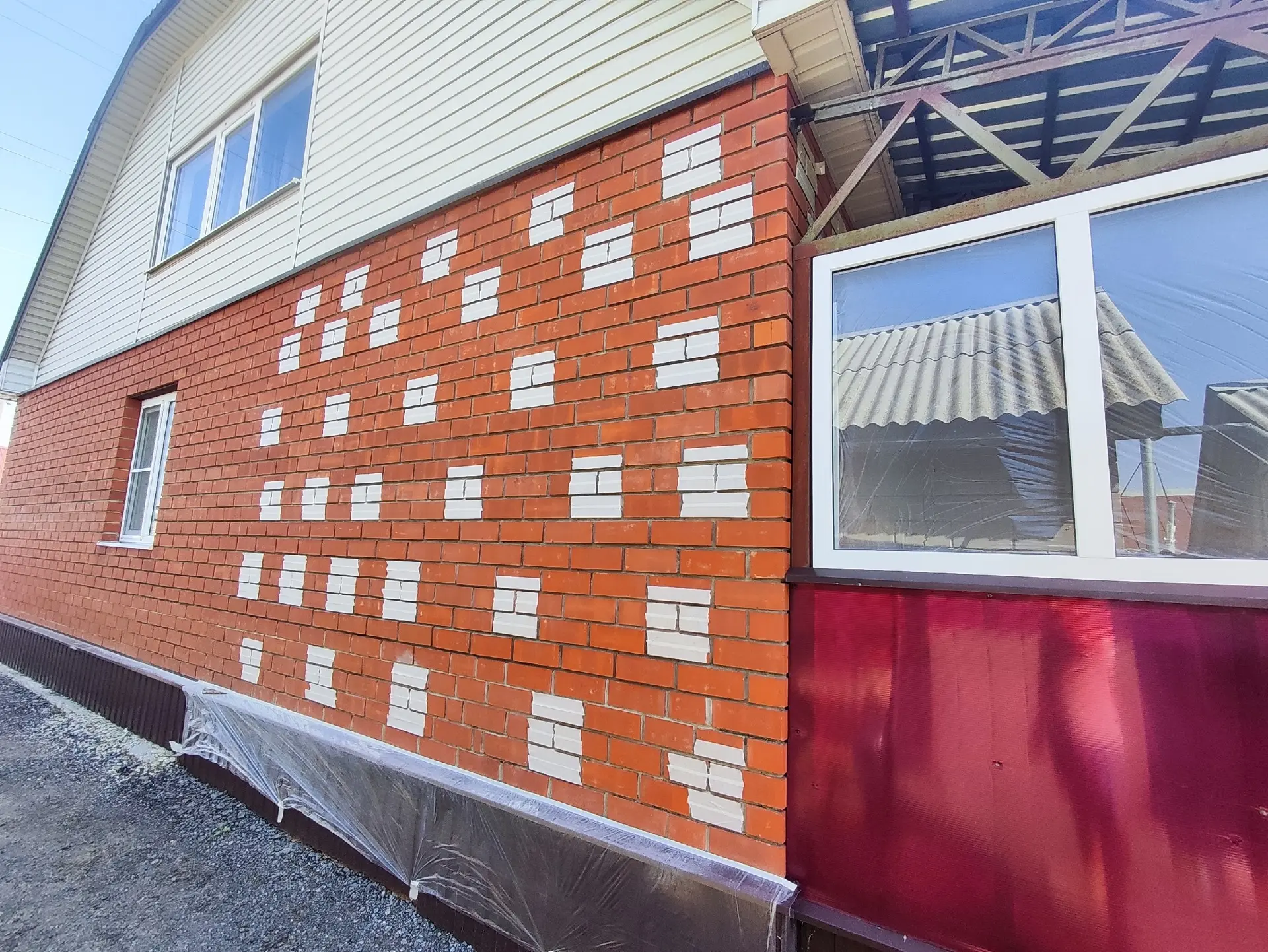 В городе Пензе мы завершили заливку ППУ за облицовочный кирпич: материал заполнил все п...