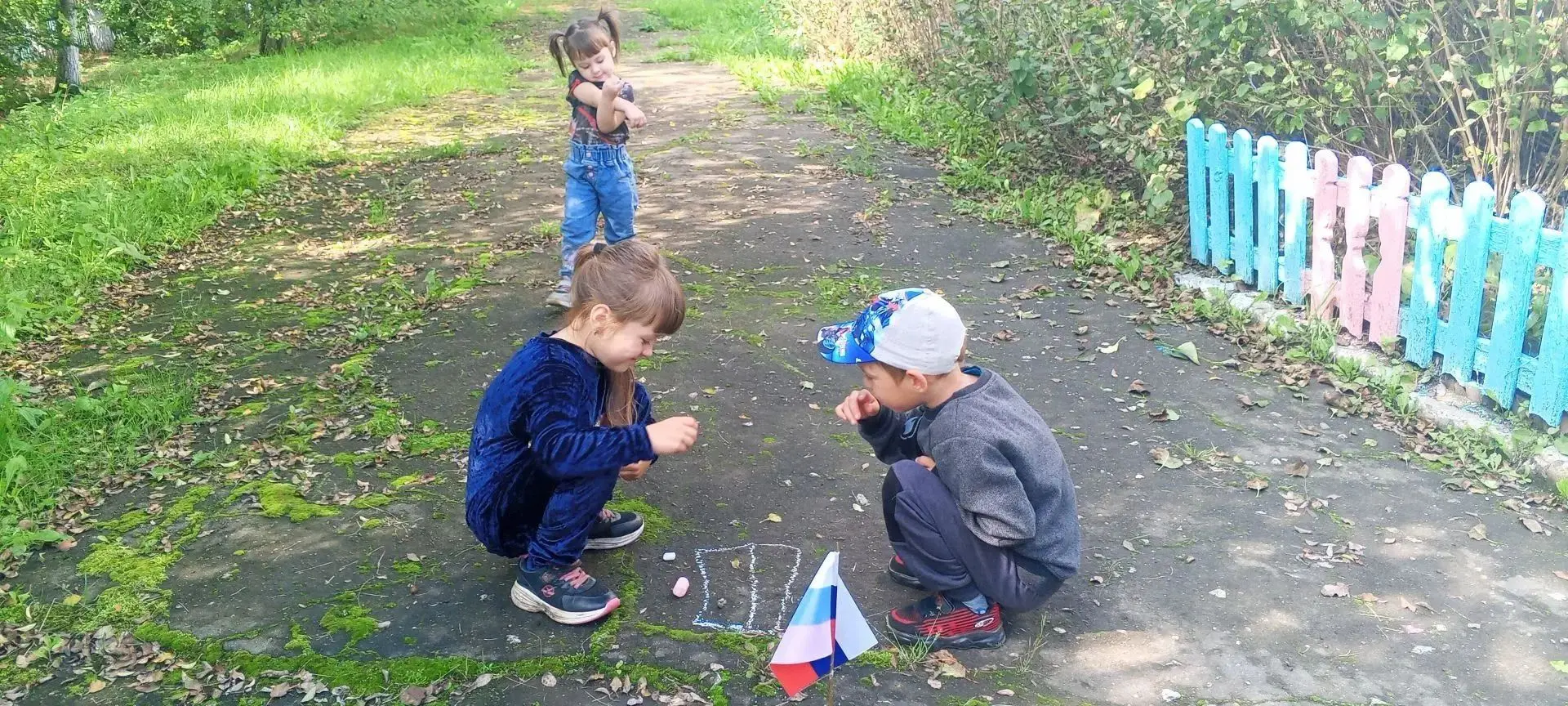 Белый, синий, красный — цвета нашей большой и дружной семьи! 🇷🇺