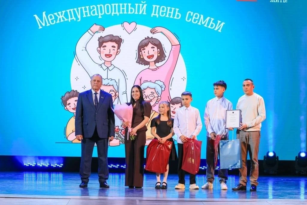 Владимир Евменьков:  Поздравляю североморские семьи Максима и Сабины Асваровых, Вила и Ларисы Гильма