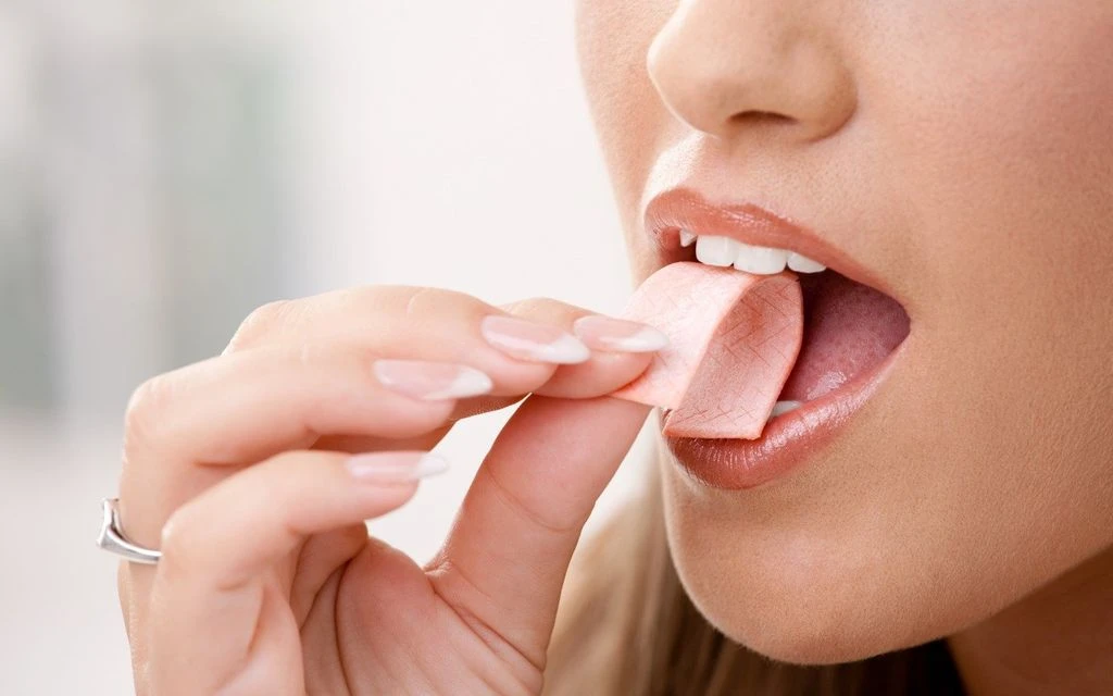 🍬 ЧТО ПРОИСХОДИТ СО ЖВАЧКОЙ, КОГДА МЫ ЕЁ ПРОГЛАТЫВАЕМ?