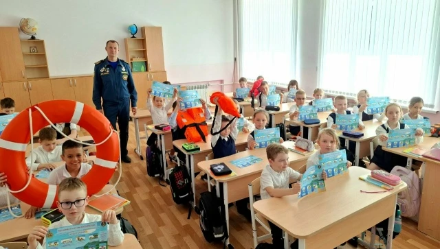 БЕЗОПАСНОСТЬ НА ВОДЕ - ПРЕВЫШЕ ВСЕГО! 📌22 мая столичную школу №6 посетил руководитель группы патруль