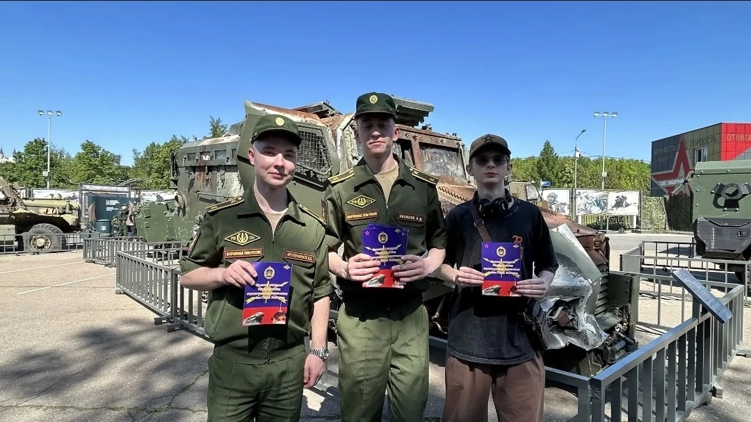 🇷🇺 Связь поколений и выбор пути: наши студенты на масштабной акции к 81-й годовщине Победы!  На этой