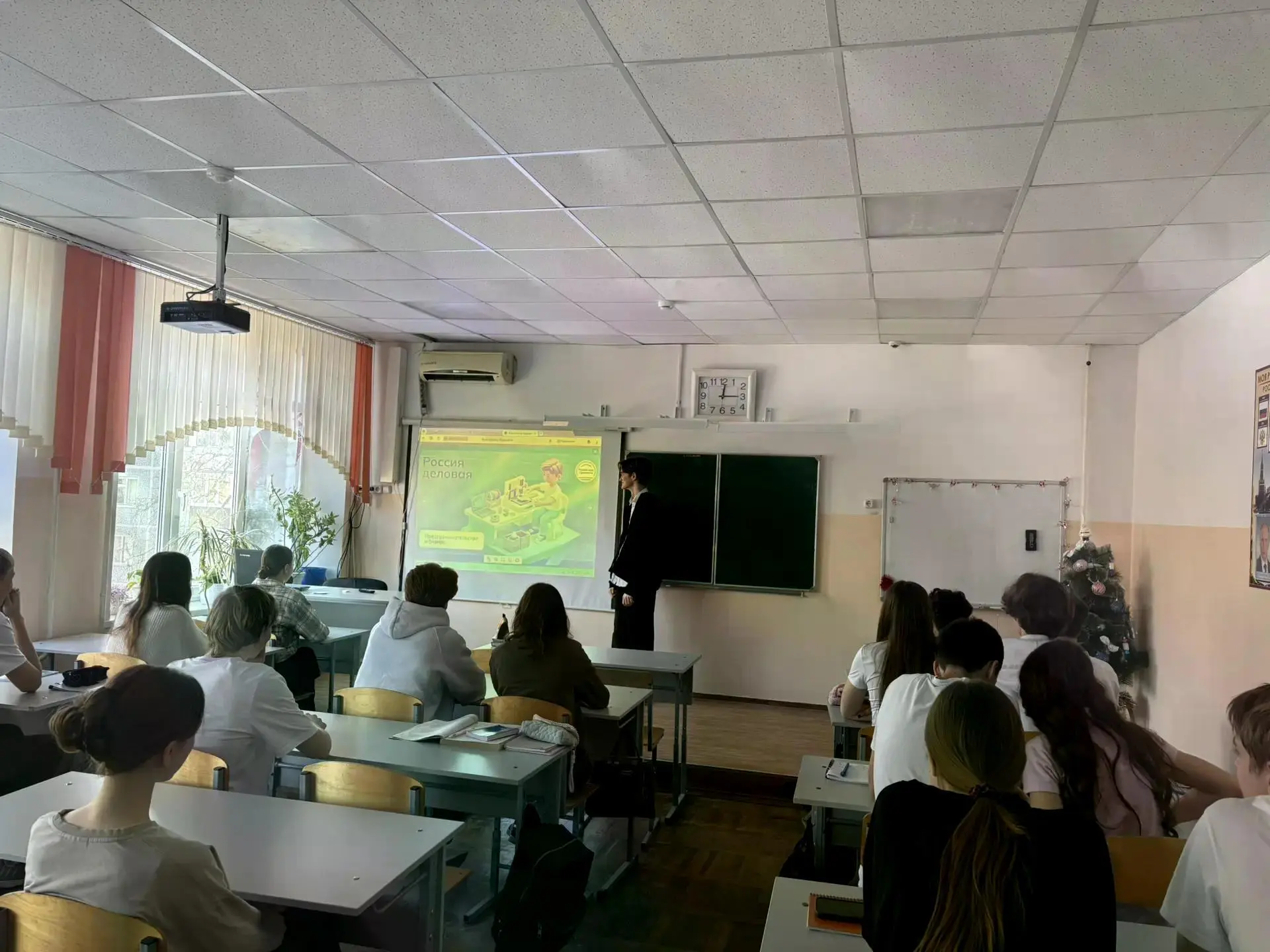 Архипова Анжелика Анатольевна и Колодяжная Оксана Николаевна, классные руководители 8 «Г» и 11 «Б» к